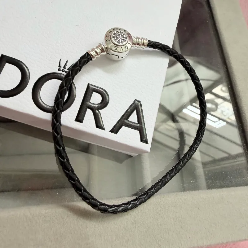 Pulso de cuero negro cierre clásico