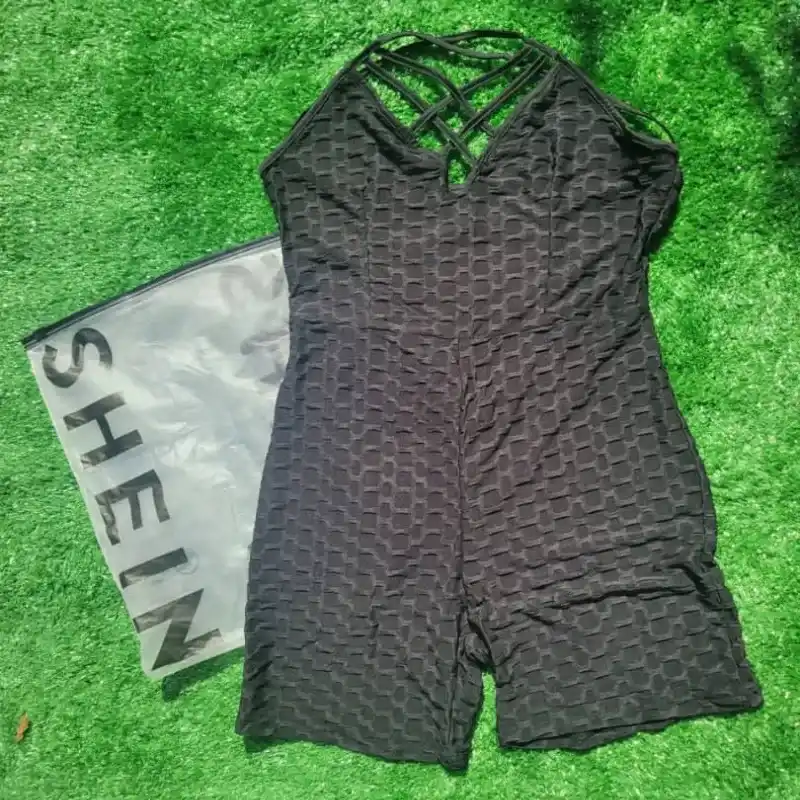 Mono deportivo negro