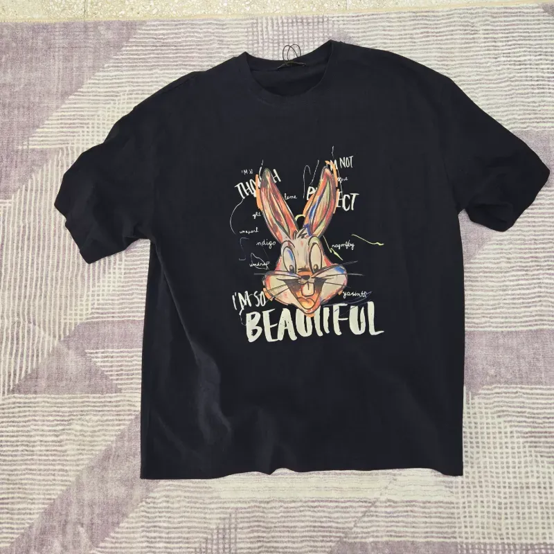 Pulover negro conejo colores