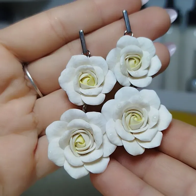 ✨Aretes doble de Rosas Blancas✨