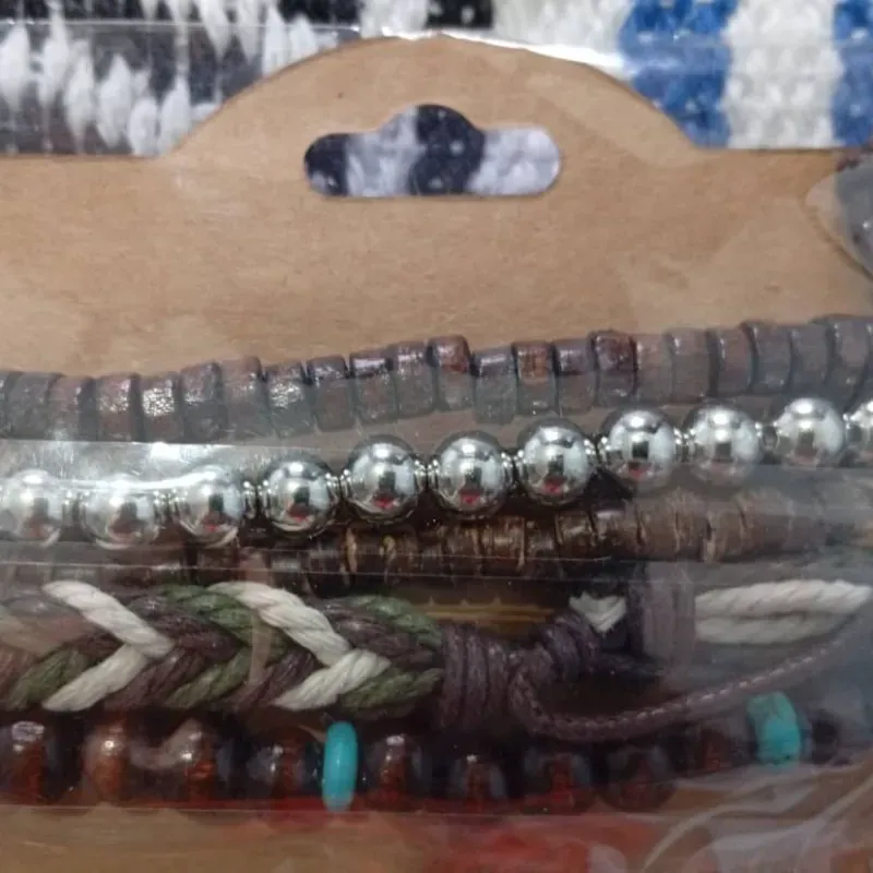 Paquete de pulseras varias