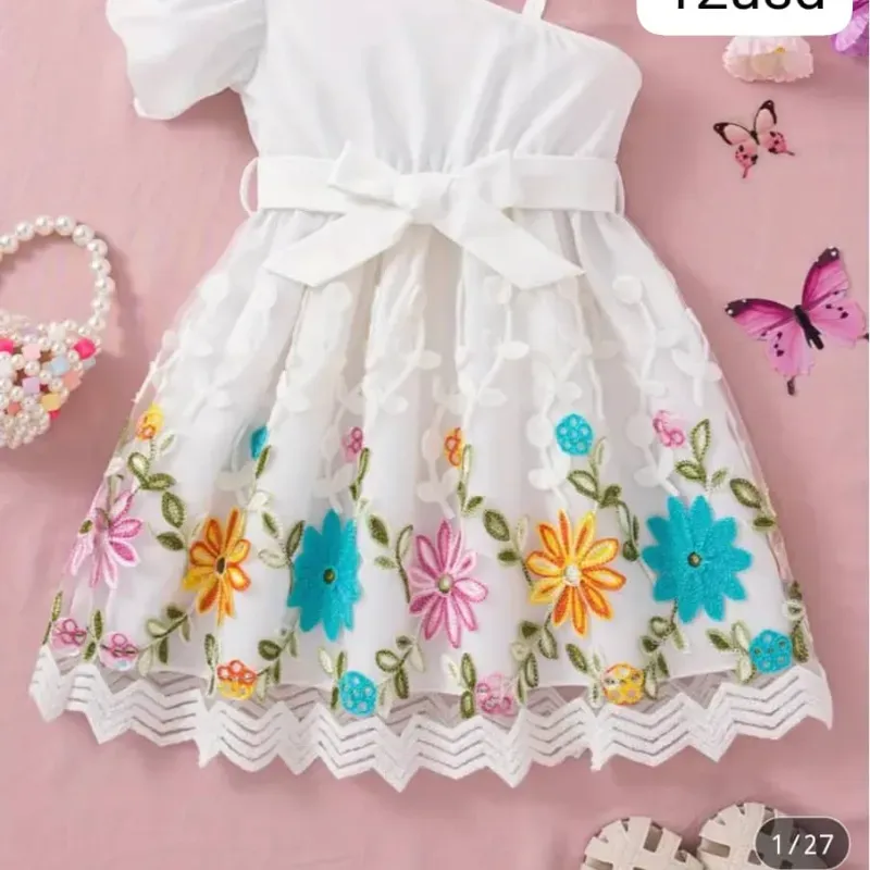 Vestido de niña blanco con flores