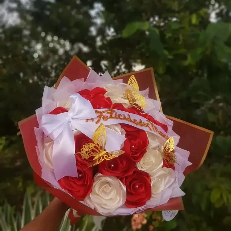 Ramo de 24 rosas eternas