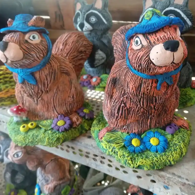 Ardilla de base con sombrero