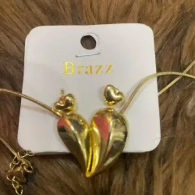 Juego de cadena y aretes