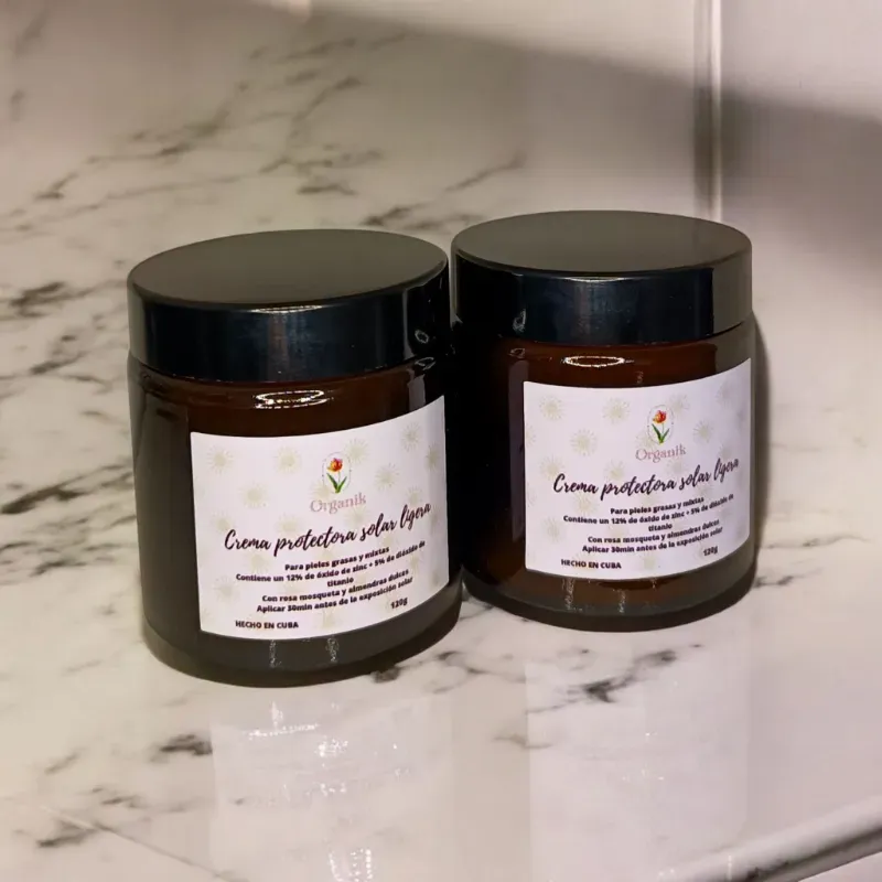 Crema protectora solar textura ligera