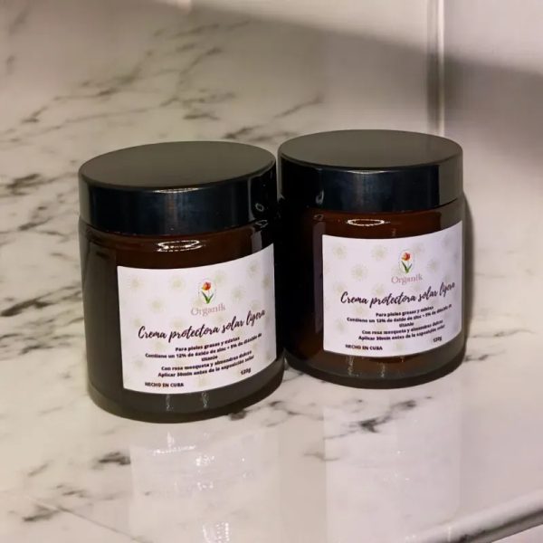 Crema protectora solar textura ligera