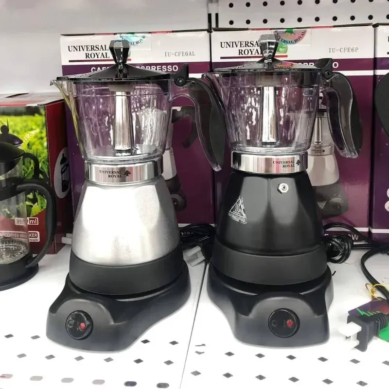 Cafetera eléctrica de 6 tazas. Marca universal Royal