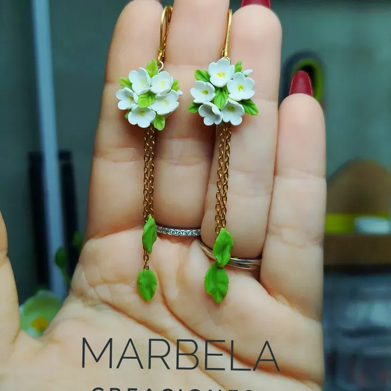 ✨Aretes de florecitas con hojas colgantes✨