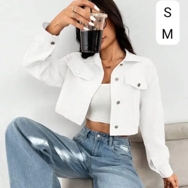  Chaqueta Crop de Pana Blanca – Estilo casual con toque moderno