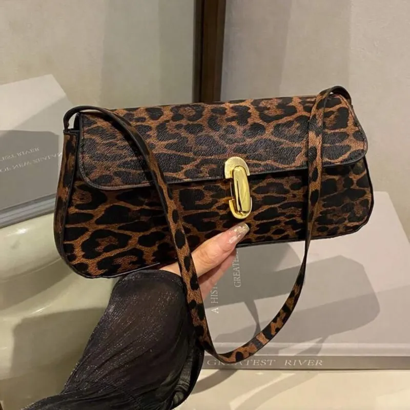 Cartera elegante animal print