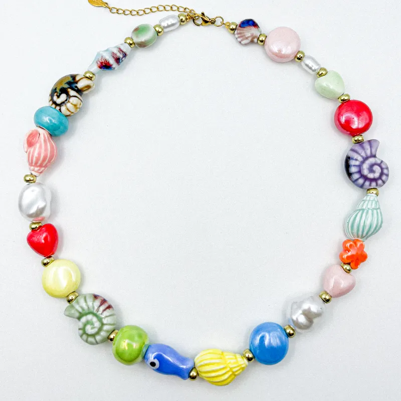 Collar con entrepiezas de cerámica vidriada