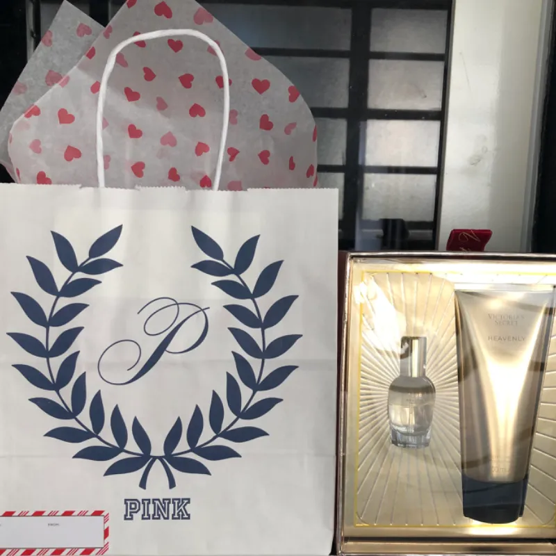 Set de perfume(formato mini)y crema corporal