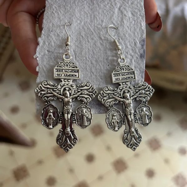 Aretes varios