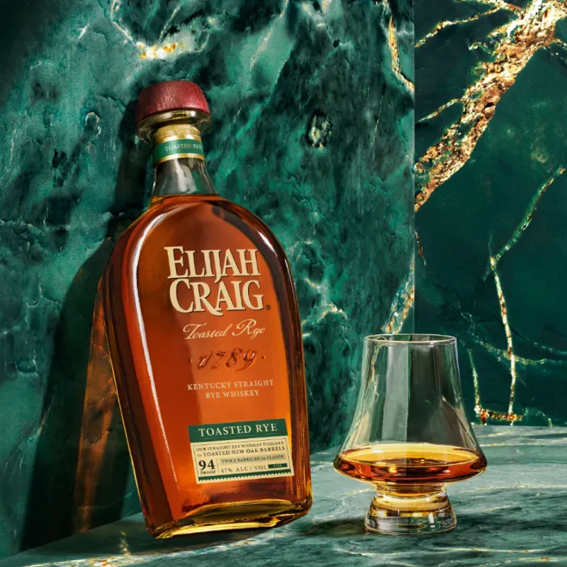 WHISKY ELIJAH CRAIG + ENERGIZANTES