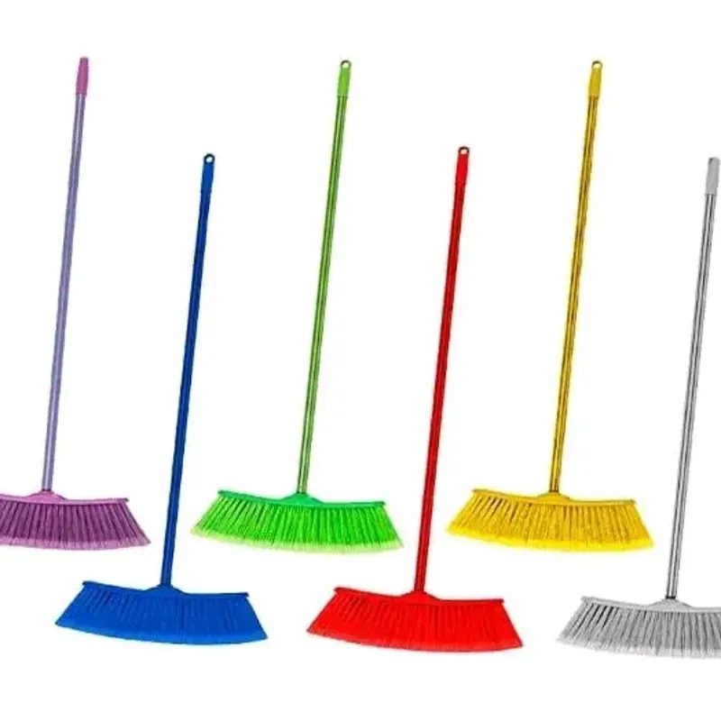 Escobas plasticas
