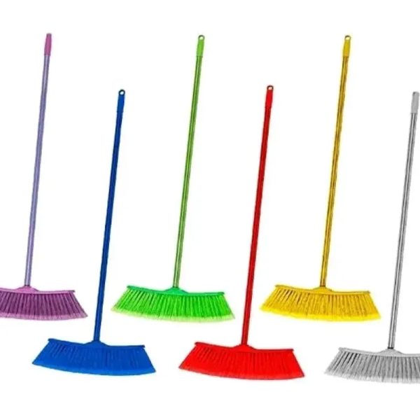 Escobas plasticas