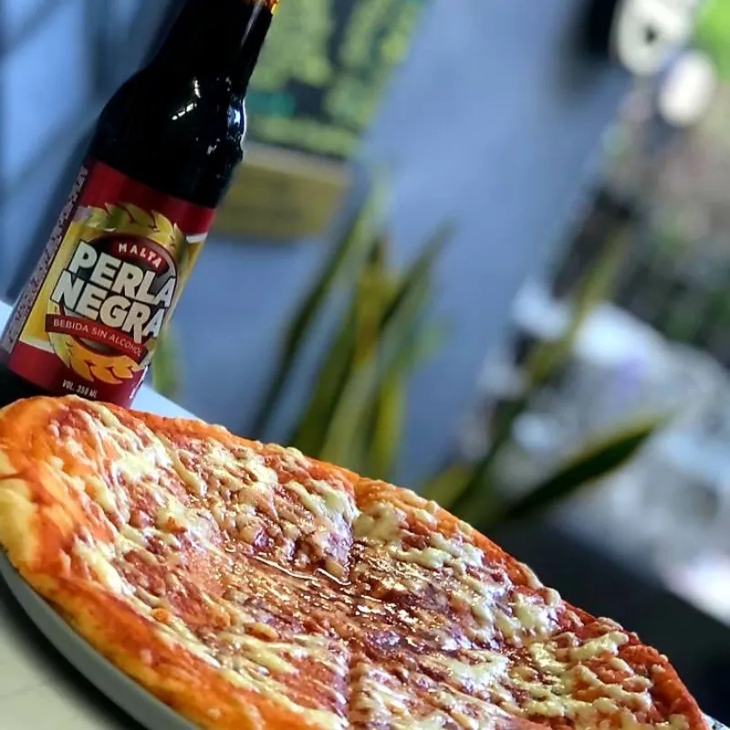 Pizza Napolitana de Queso Blanco