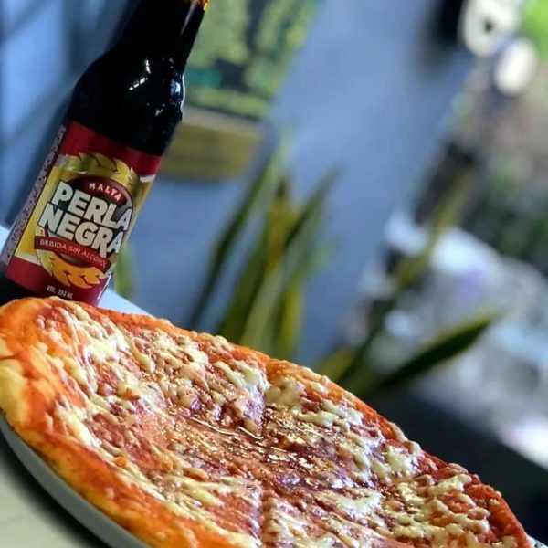 Pizza Napolitana de Queso Blanco