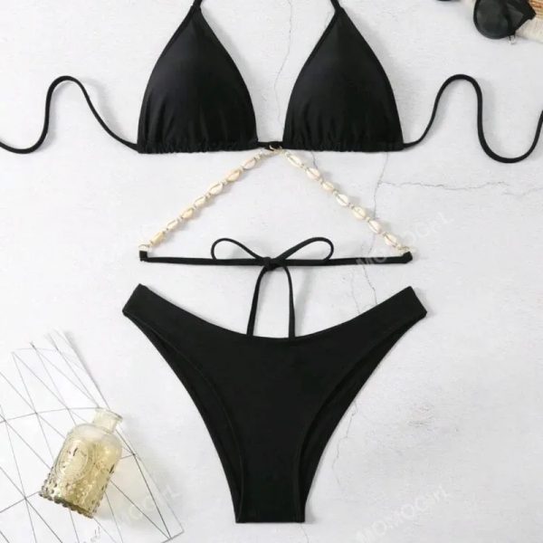 Bikini negro con adorno de caracoles