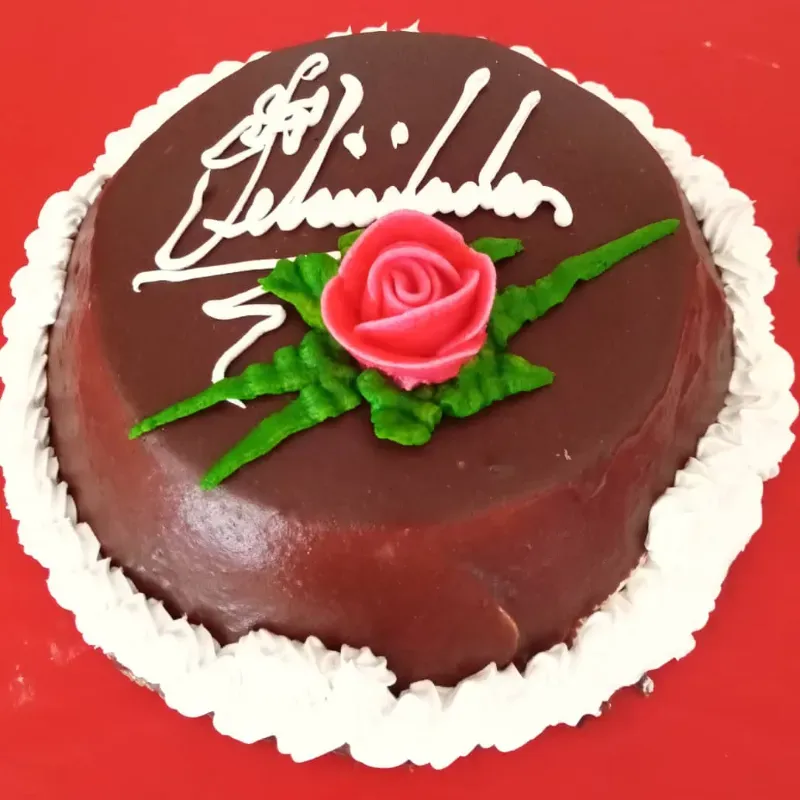 Cake de bombón con rellenos importados