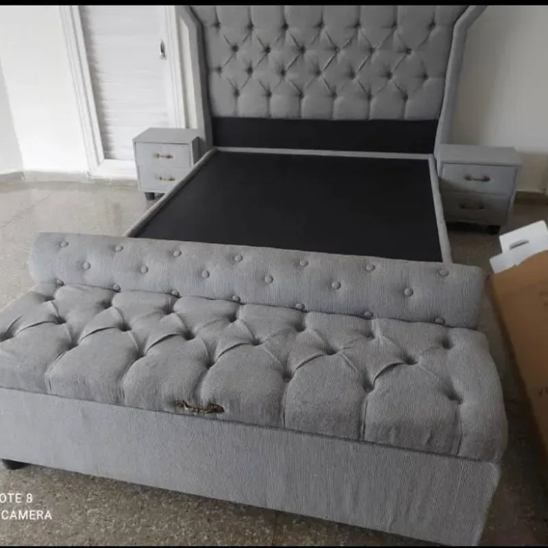 CAMA CON PIELERA, MESITAS Y BAÚL