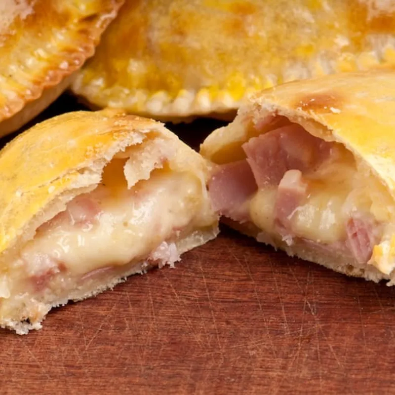 Empanada de Jamón y Queso Gouda