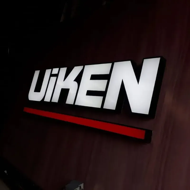 *LOGOTIPO CORPÓREO ILUMINACIÓN FRONTAL*