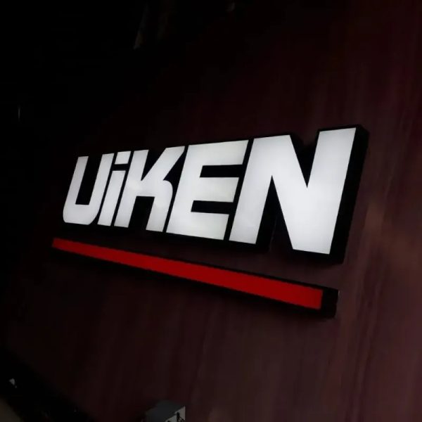 *LOGOTIPO CORPÓREO ILUMINACIÓN FRONTAL*