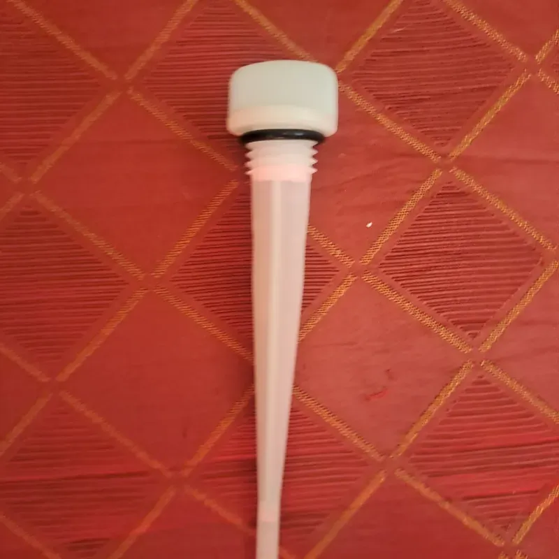 TAPON PARA MEDIR ACEITE ⚪️