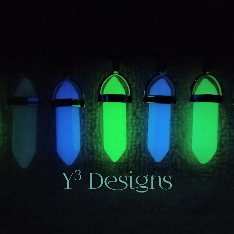 Collares con Dijes de Cuarzo Fluorescentes