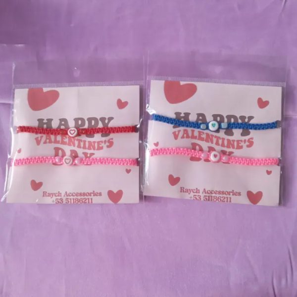 Pulseras tejidas con corazón rosado, azul y rojo