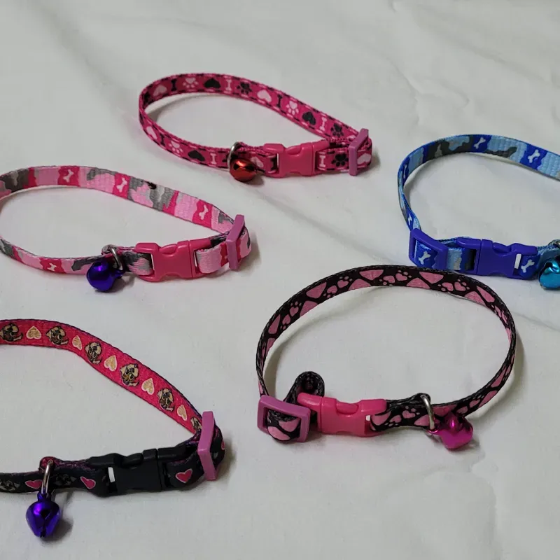 Collar encerado con cascabel