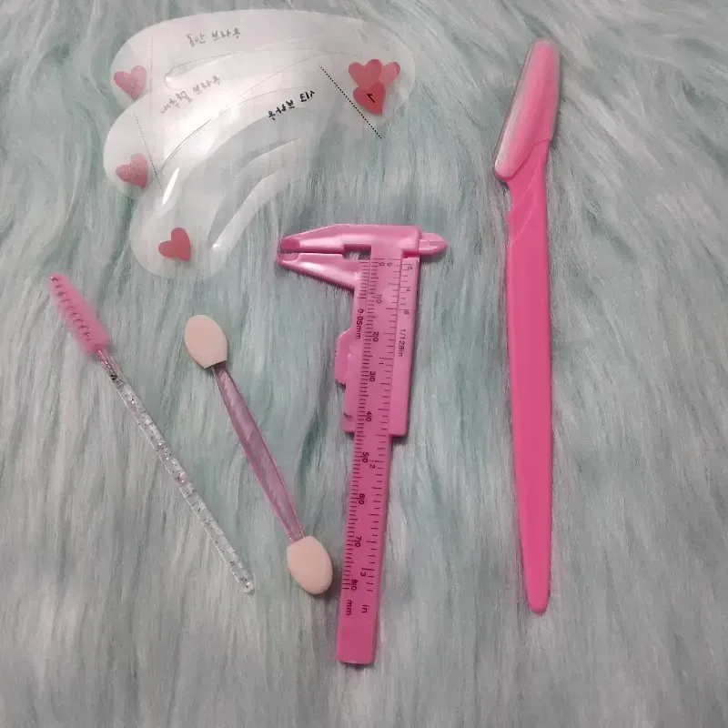 Pie de rey con perfiladores y otros accesorios