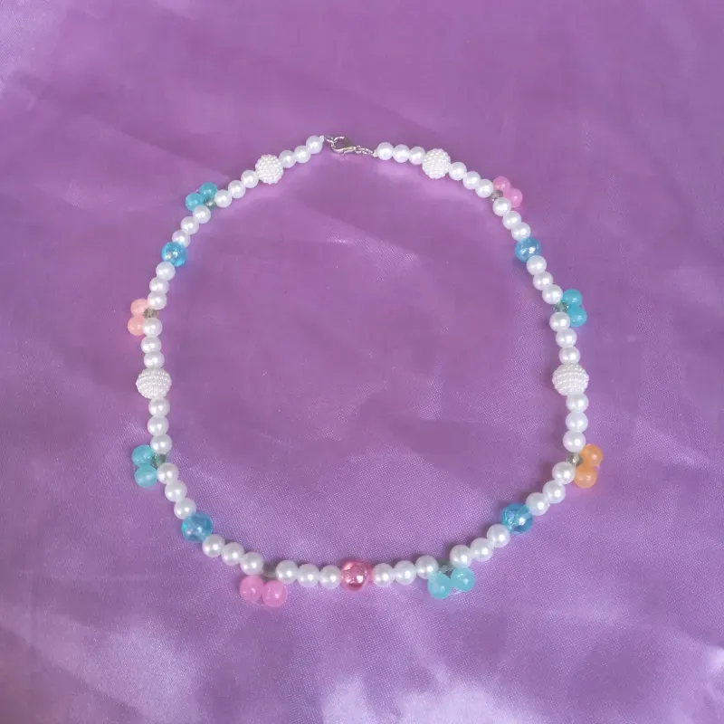 Collar de cerezas