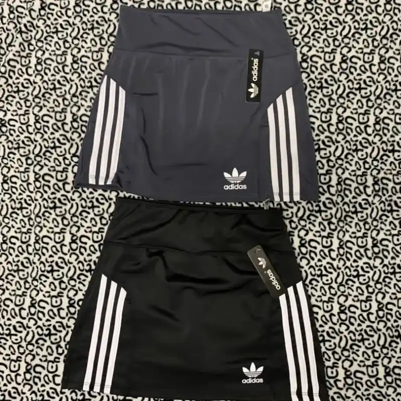 Saya Short deportiva Adidas.