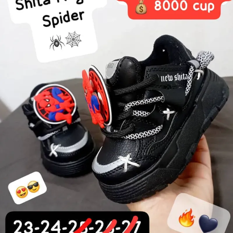 ADIDAS SHITA NEGRO DETALLES BLANCOS SPIDERMAN
