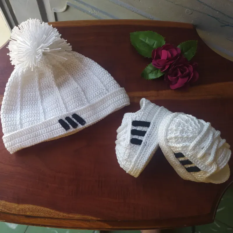 Juego de tenis Adidas y gorrito con pompón!!! ✨