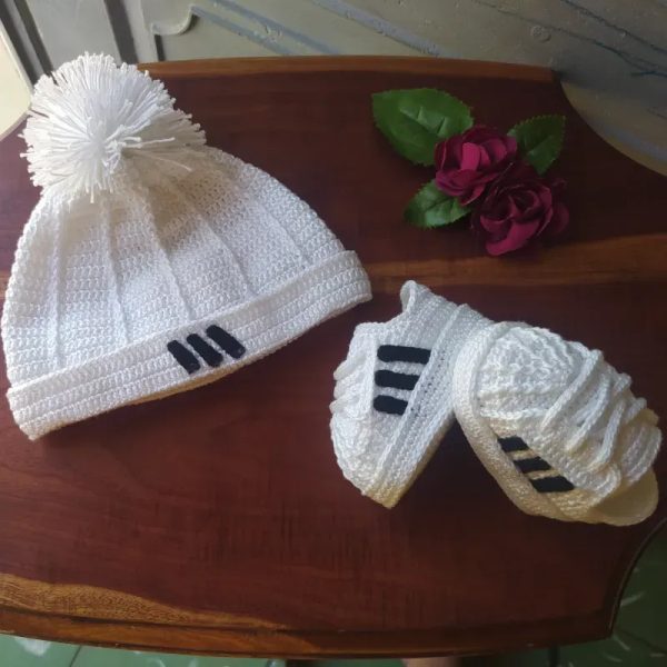 Juego de tenis Adidas y gorrito con pompón!!! ✨