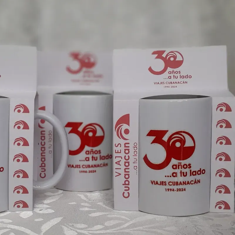 Taza corporativa (empresa) con empaque