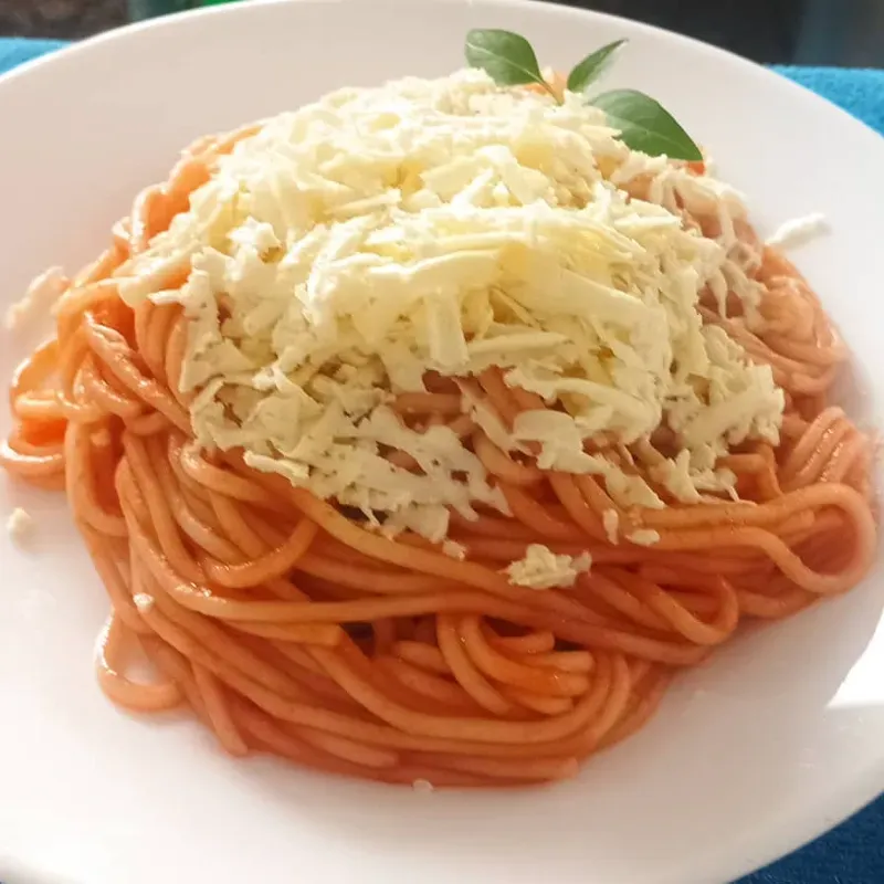Espagueti de queso artesanal