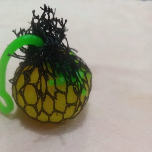 Pelota squish de bolitas