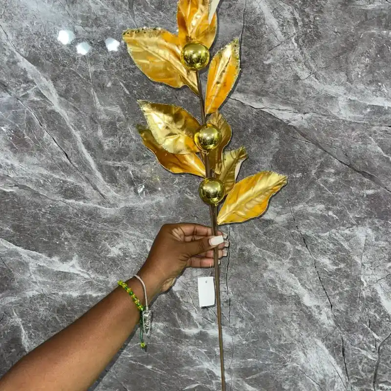 Adorno, Rama dorada. 2000.00 CUP