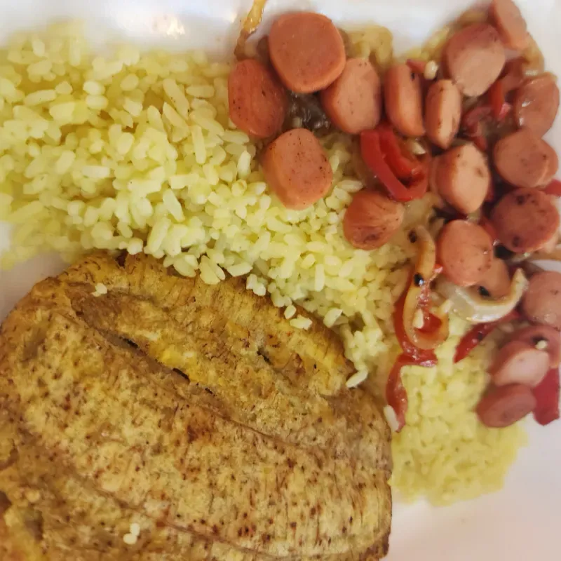  Arroz con Salchichas 