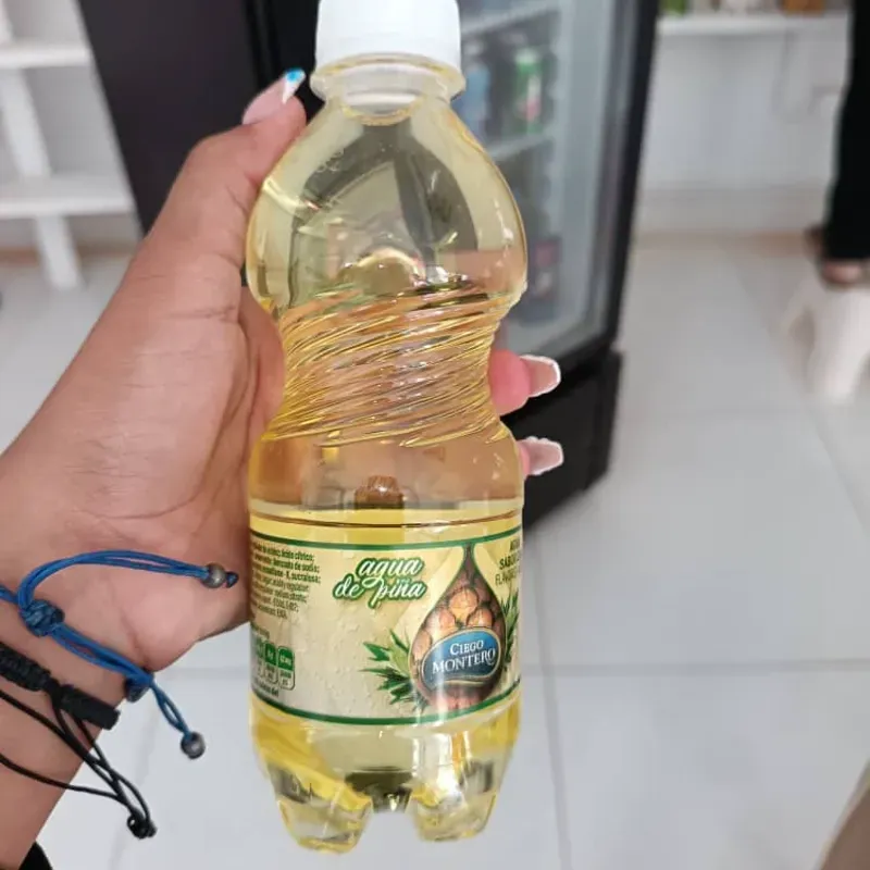 Agua con Sabor a Piña