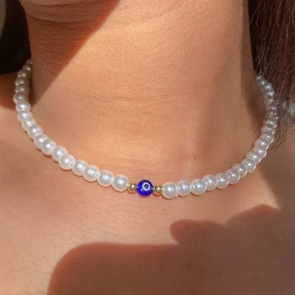 Collar de perlas con un ojo turco 