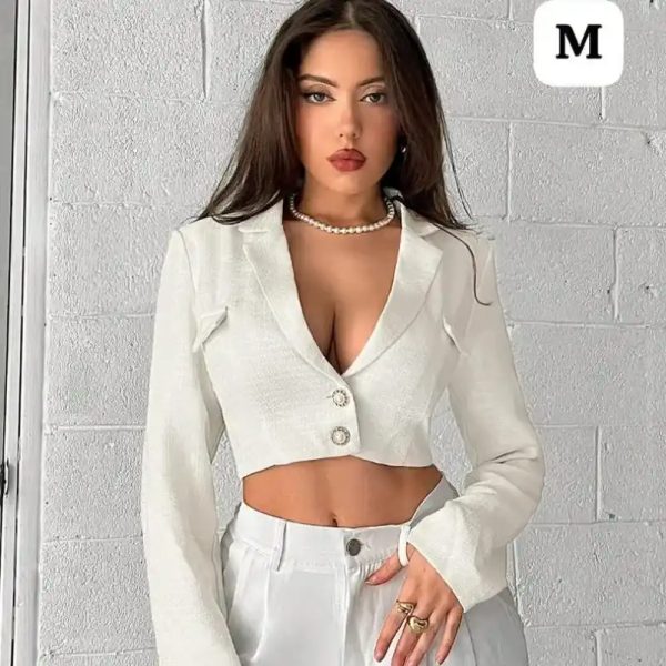  Blazer Corto Blanco – Minimalismo elegante con presencia