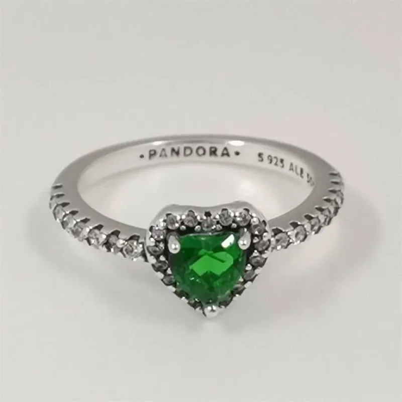 Anillo de Corazón con Piedra Verde