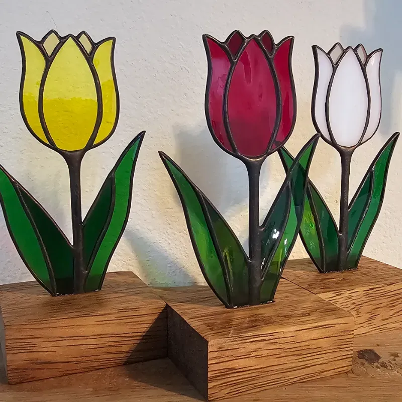 Tulipán con base de madera 