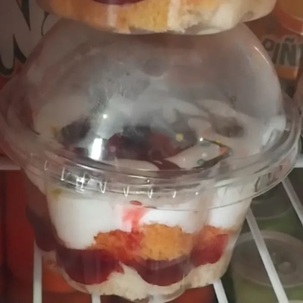 Vasos domos con relleno de frambuesa